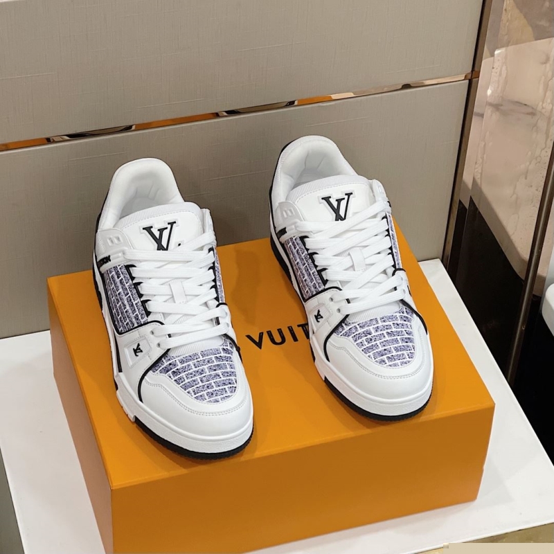 l**is V*t*n sneakers